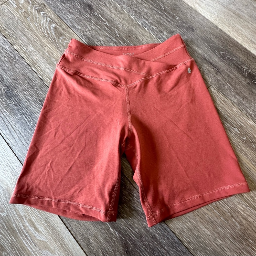🛍️ Cali sport short with excellent condition.